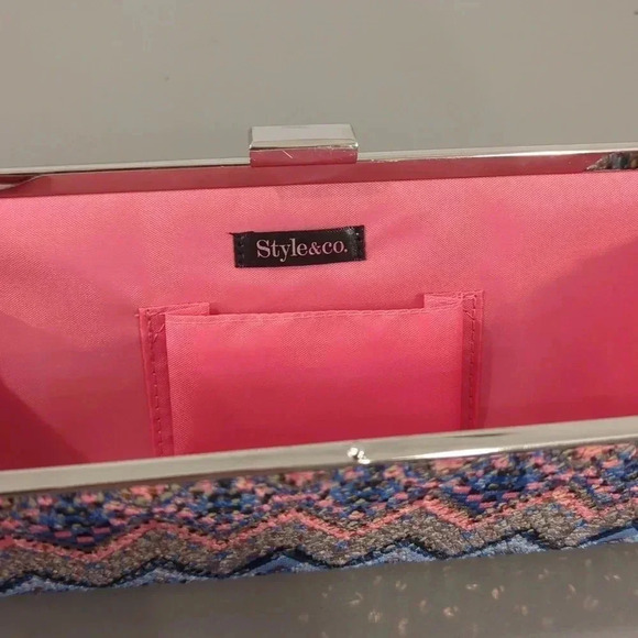 Embroidered Sequin Clutch - Picture 3 of 6